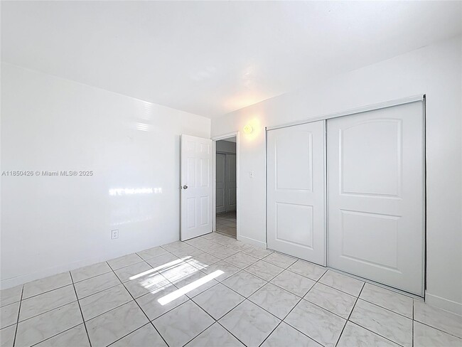 Building Photo - 2419 NW 6th Ct