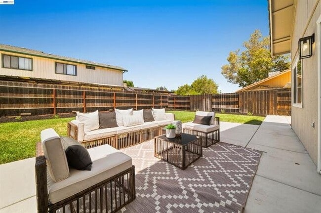 Building Photo - 2865 Ponte Mira Way