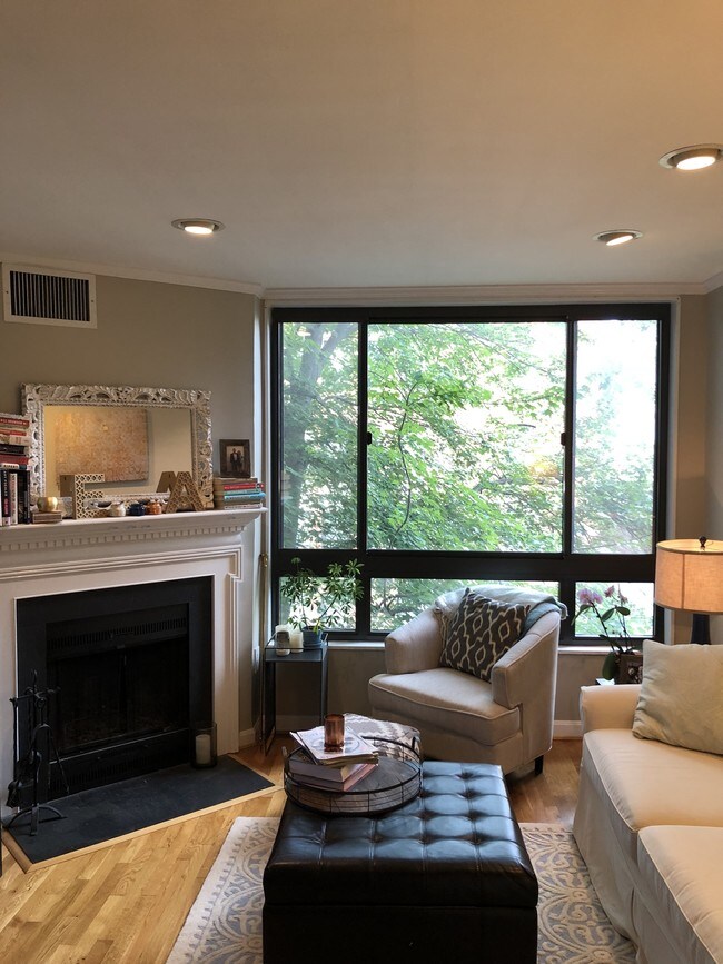 Building Photo - 3825 Davis Pl NW