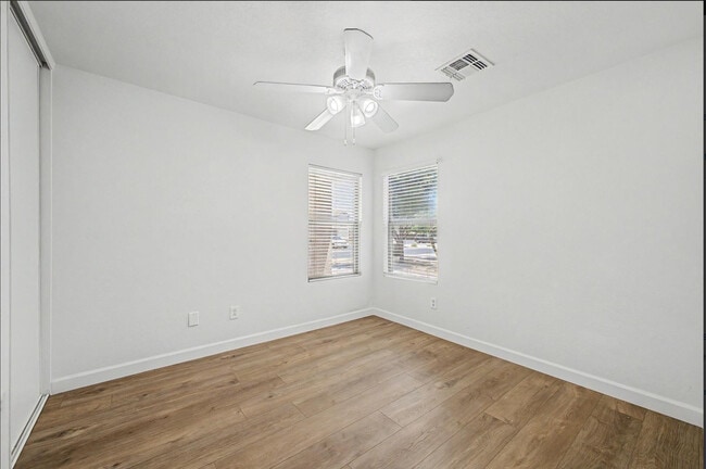 Building Photo - 1112 S Bogle Ct