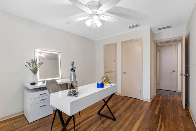 Building Photo - 2201 Park St N