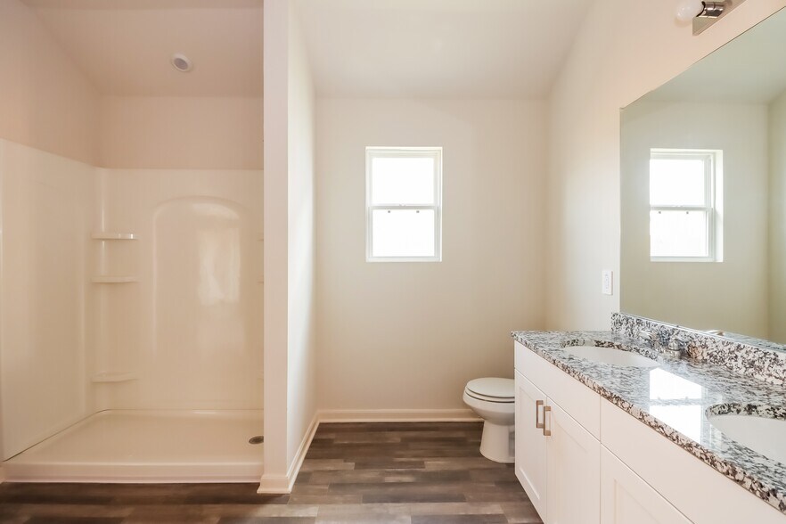 Building Photo - 5516 Fox Blf Dr