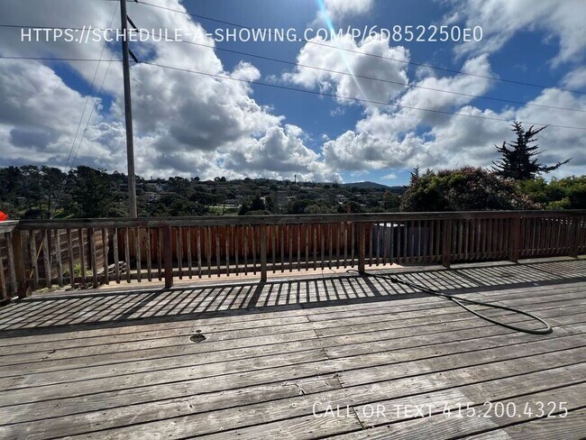 Building Photo - Spacious 3 Bedroom 2 Bath Home in Monterey