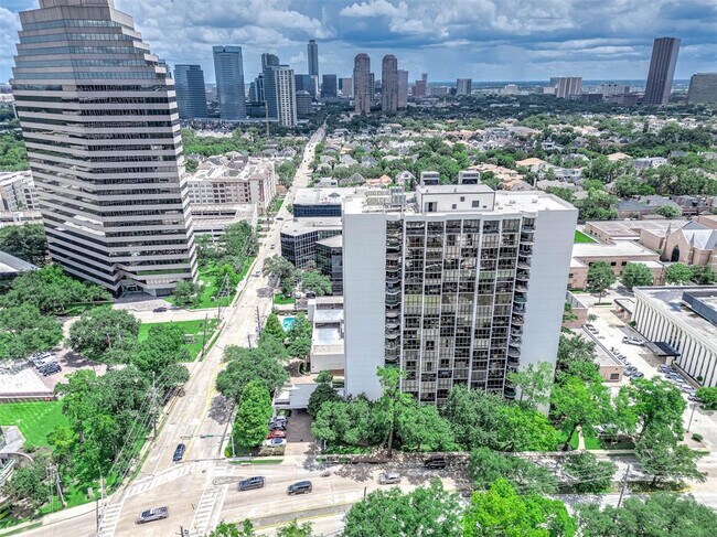 Building Photo - 5001 Woodway Dr