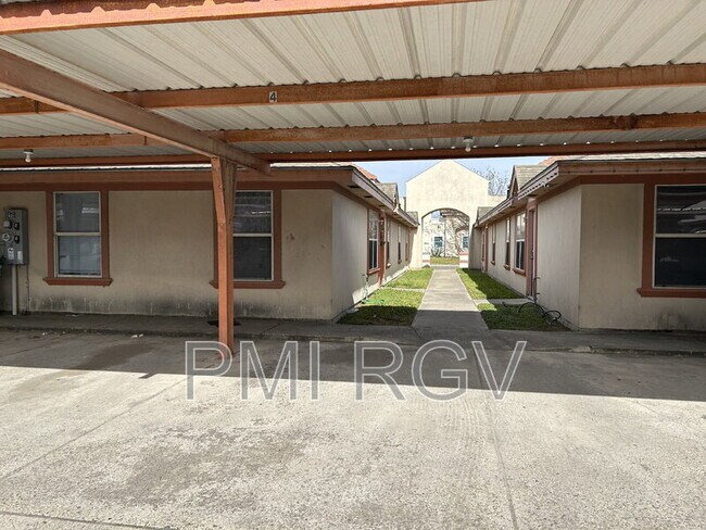 Building Photo - 1803 Douglas