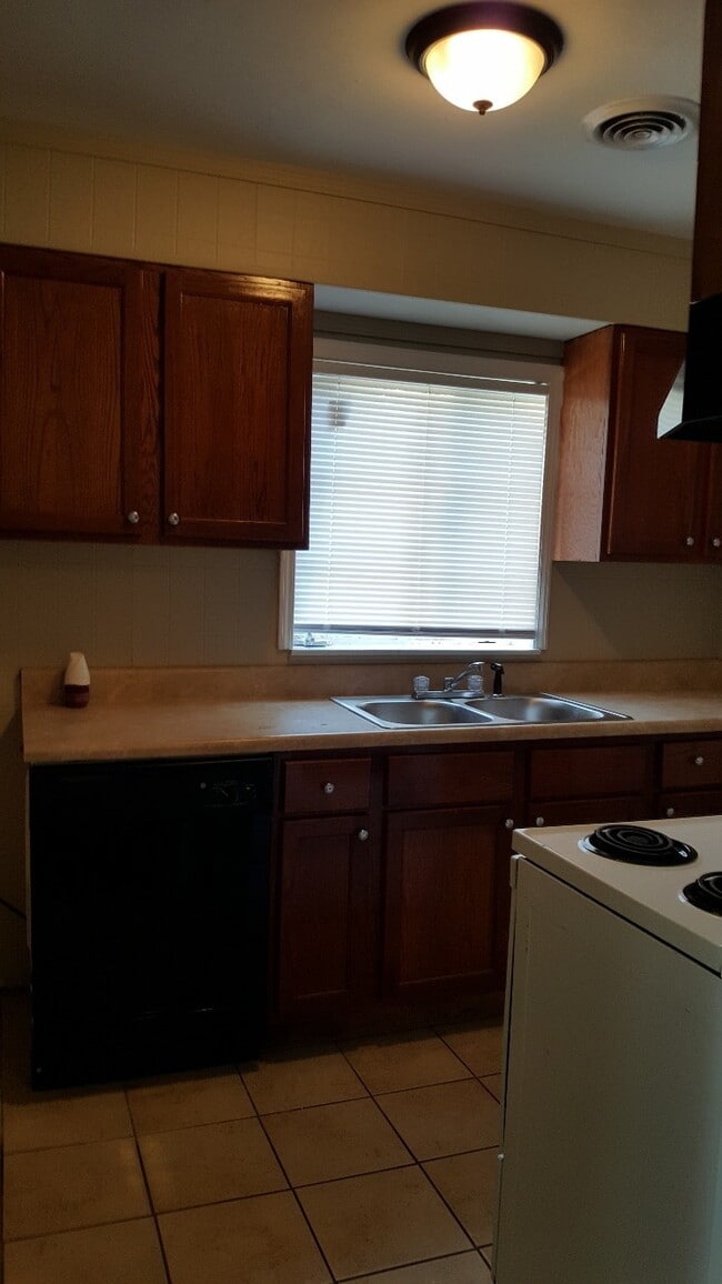 Building Photo - 4331 Emily Ave