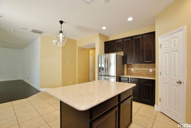 Building Photo - Gorgeous 4/3.5 Home with a Large Fenced Ba...