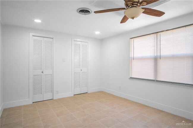 Building Photo - 18 Cd Ave