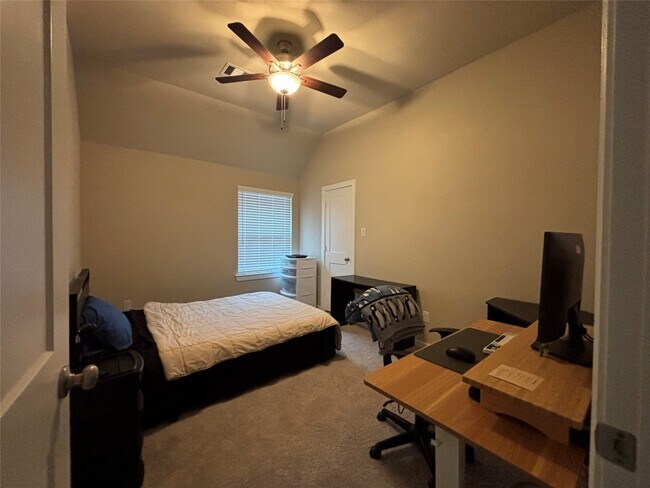 Building Photo - 9419 Starlight Oak Dr