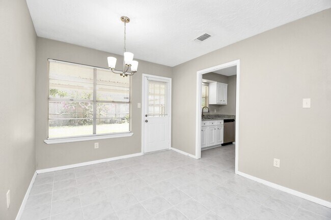 Building Photo - 14235 Bella Dr