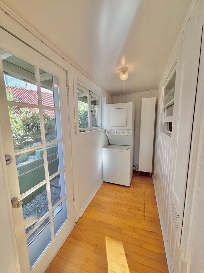 Building Photo - Hillside Los Feliz Cottage w/ Yard, Parking *ALL UTILITIES INCLUDED*