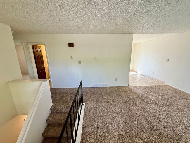 Building Photo - 6 MONTH LEASE SPECIAL! 4 Bed, 2 Bath Single Family Home near City Park!