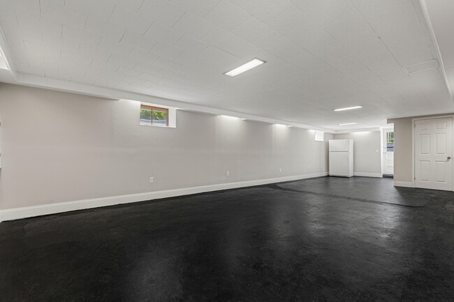 Building Photo - 125 Whittier Dr
