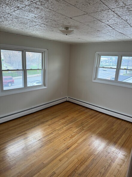 Building Photo - 61 Vanderburgh Ave