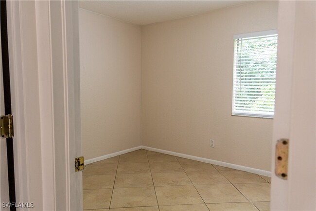 Building Photo - 4627 Bayshore Dr