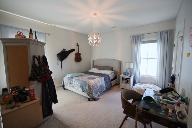 Building Photo - Upscale Living in Village Walk