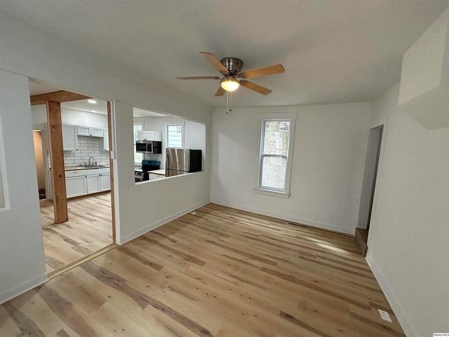 Building Photo - 836 Adams St