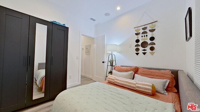 Building Photo - 2229 Oak Glen Pl