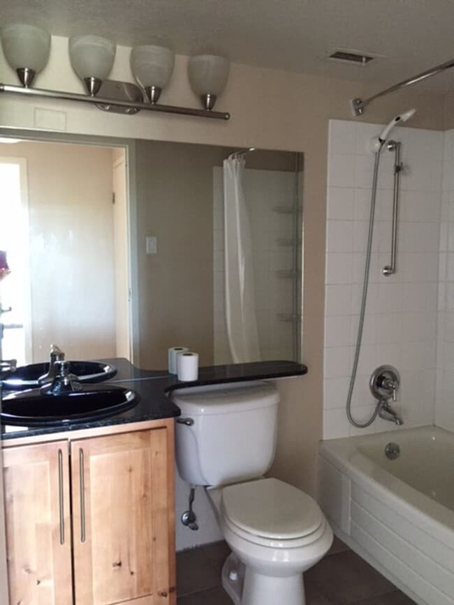 Building Photo - 1 Bedroom at Citywalk Downtown with Utilities Included!!