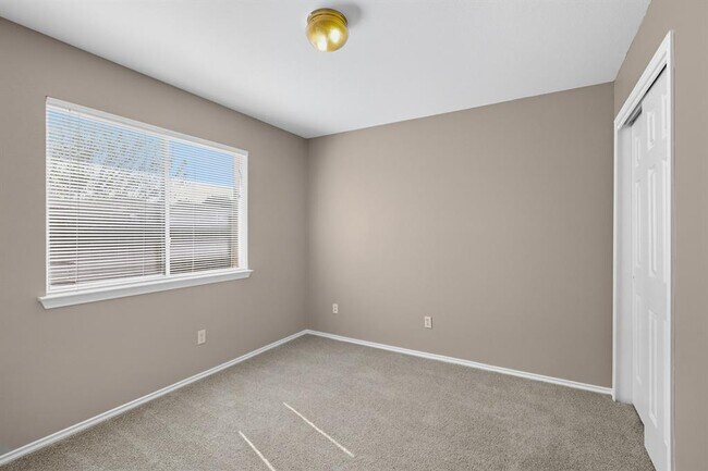 Building Photo - 209 Lake Washington Dr