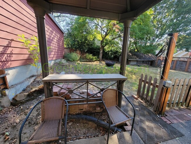 Building Photo - Amazing 1-Bedroom Unit in a Side-by-Side Duplex Near Hollywood District