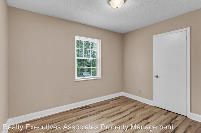 Building Photo - 3 br, 2 bath House - 919 Coker Road