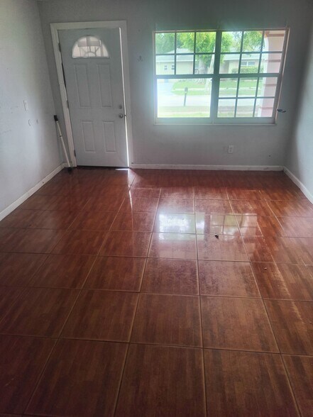 Building Photo - 2603 Walker Dr