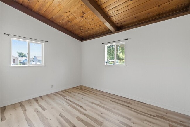 Building Photo - 380 Deodara St