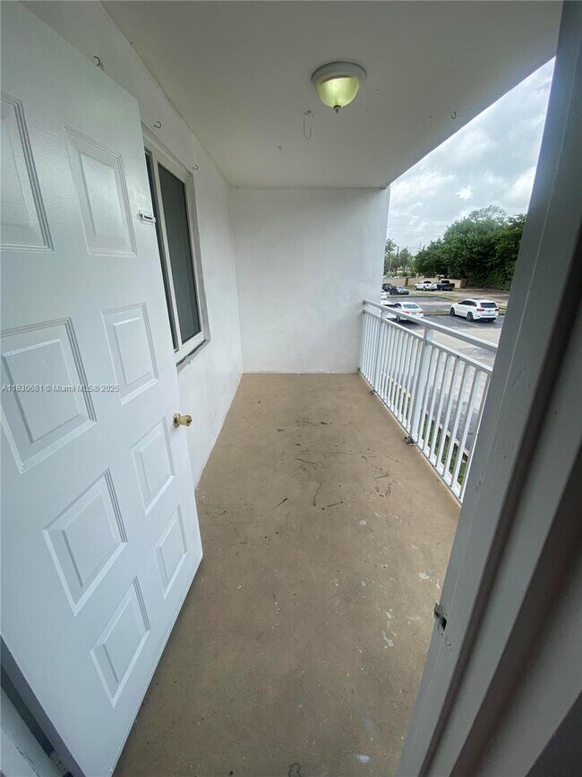 Building Photo - 6930 Miami Gardens Dr