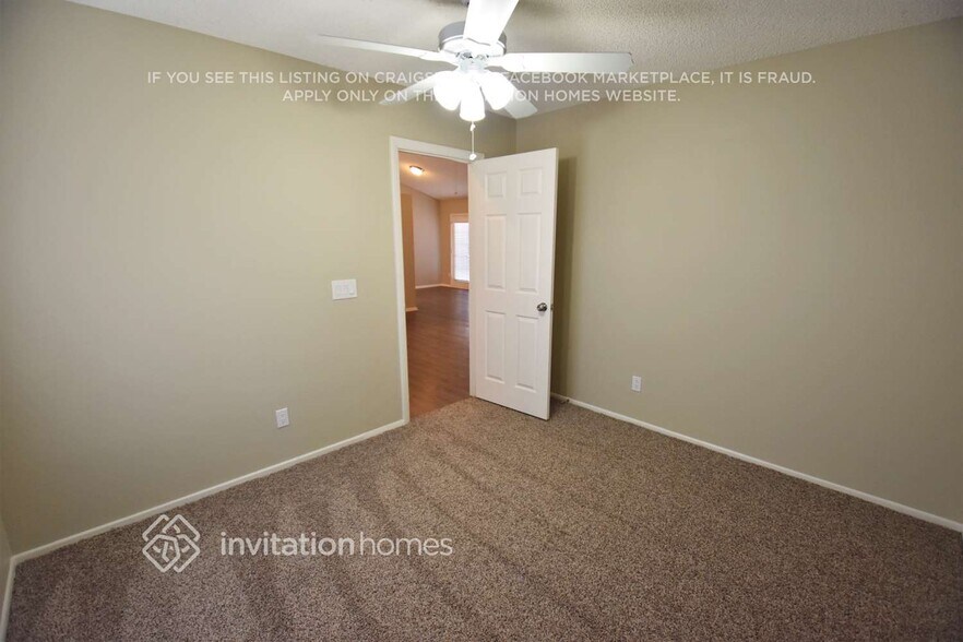 Building Photo - 652 E Calle Del Norte