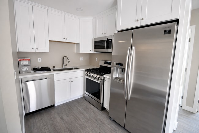 Building Photo - 3 Bed / 1 Bath – Prime Rockford Dr Location (Walk to Campus!)