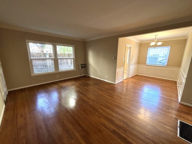 Building Photo - 10620 Holman Ave