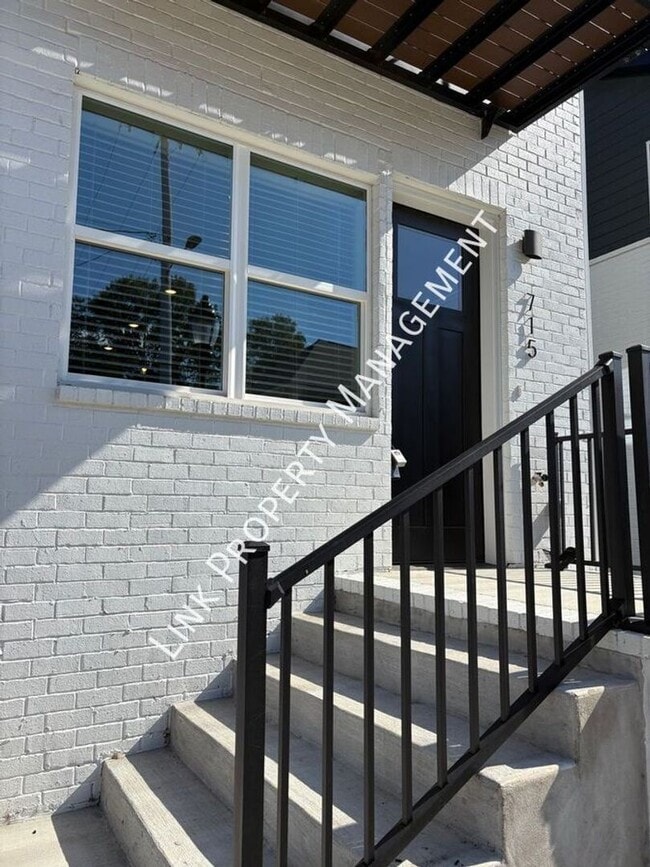 Building Photo - Brand New Townhome 3/3 Downtown near UTC a...