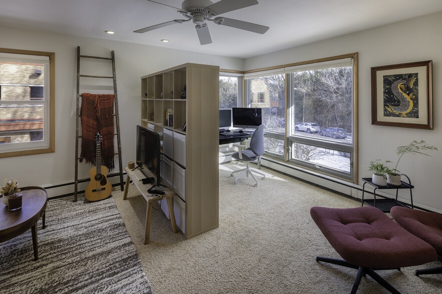 shelf unit removable - 2802 Arbor Dr