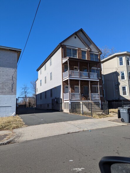 Building Photo - 17 Williams St
