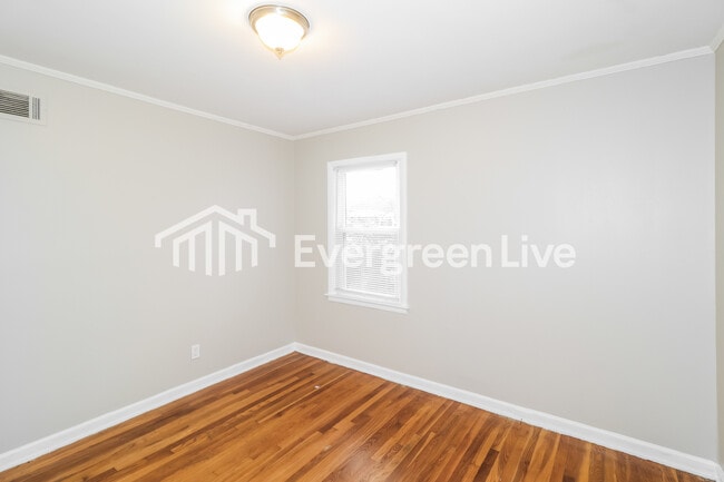 Building Photo - 5247 Loch Lomond Rd