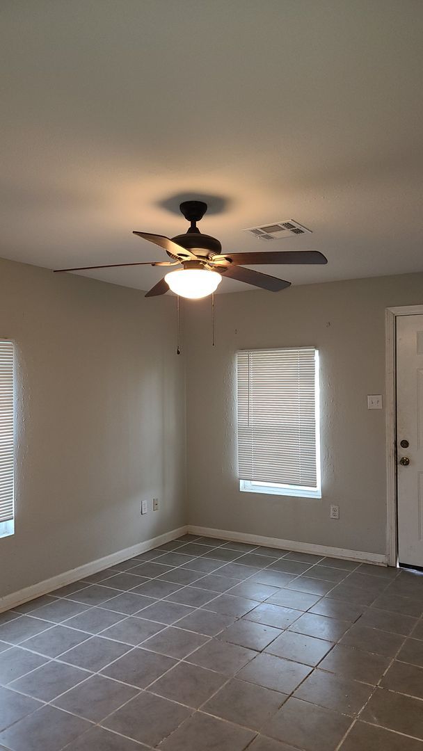 Building Photo - 2/1 Available Now