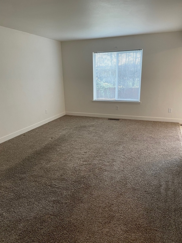 Building Photo - 1050 SE Miller Ave