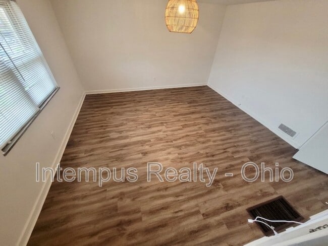 Building Photo - 1060 Sells Ave