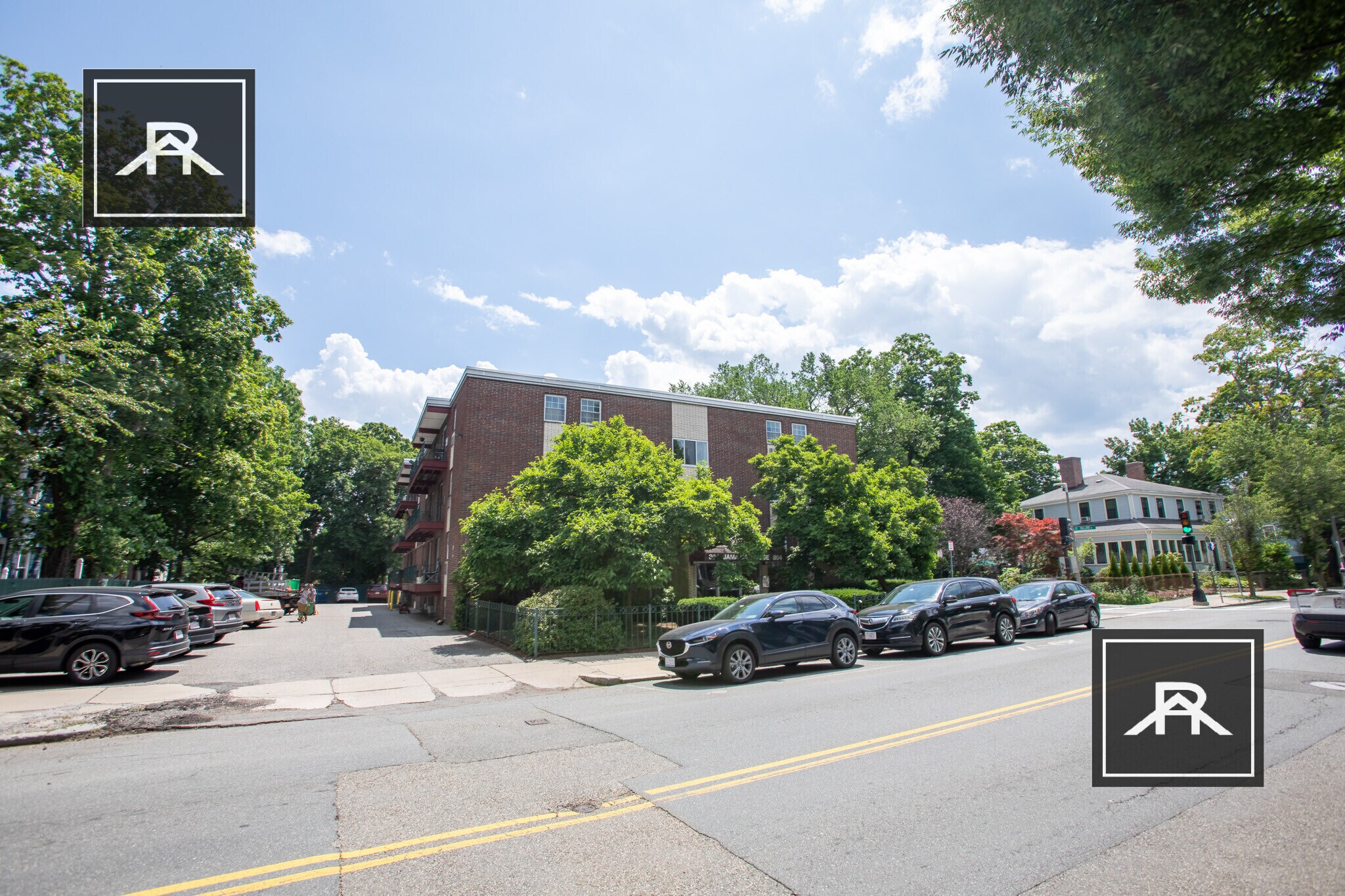 Building Photo - 802 Centre St