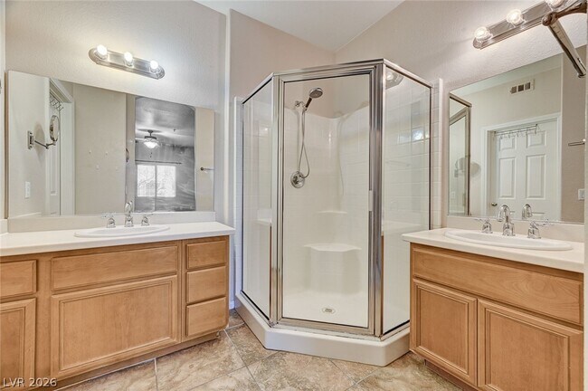 Building Photo - 7701 W Robindale Rd