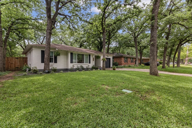 Building Photo - 1404 Bluebonnet Trail