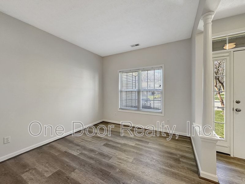 Building Photo - 6268 Chelsea Crescent