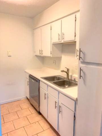 Building Photo - Freshly Painted and Clean Condo in Indian ...