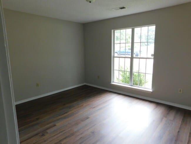 Building Photo - 1125 McGowan Dr