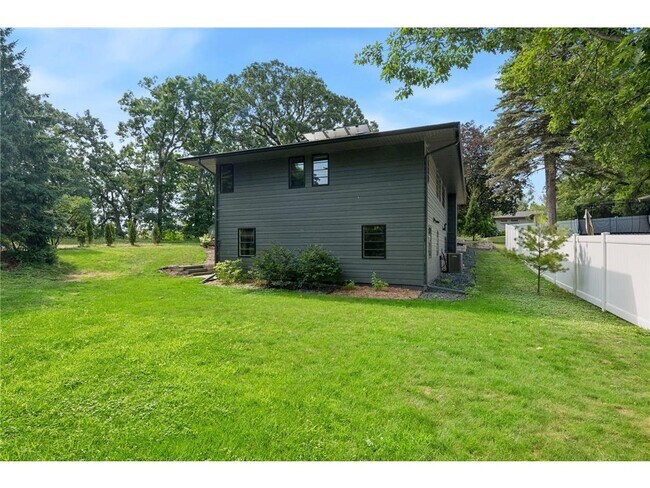 Building Photo - 6216 Maloney Ave