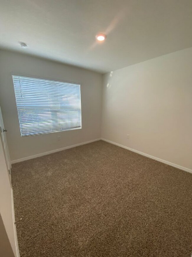 Building Photo - 4 Bedroom 2 Bath home in Oak Leaf Preserve...