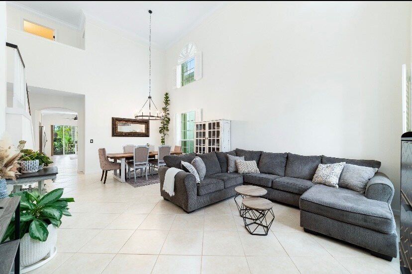 Building Photo - 4015 NW Deer Oak Dr
