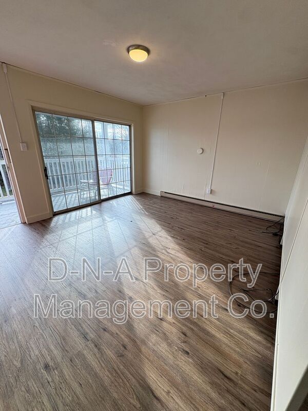 Building Photo - 115 3rd St