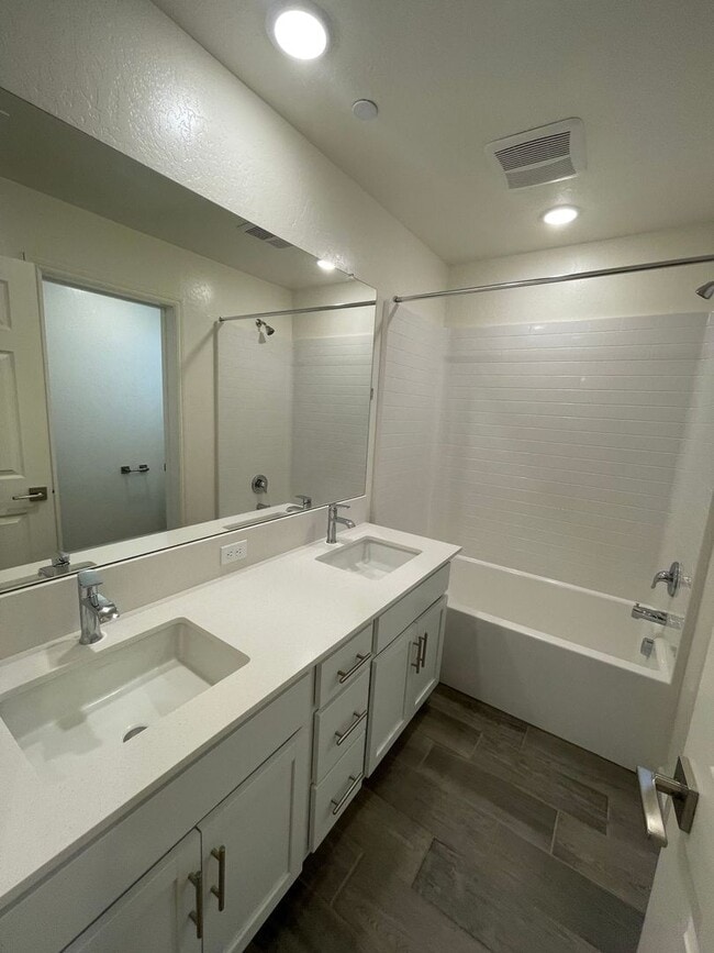 Building Photo - Spacious Modern Family Home in Prime Fresno Location!